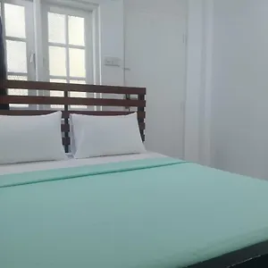 Shady Transit Hostel Katunayake